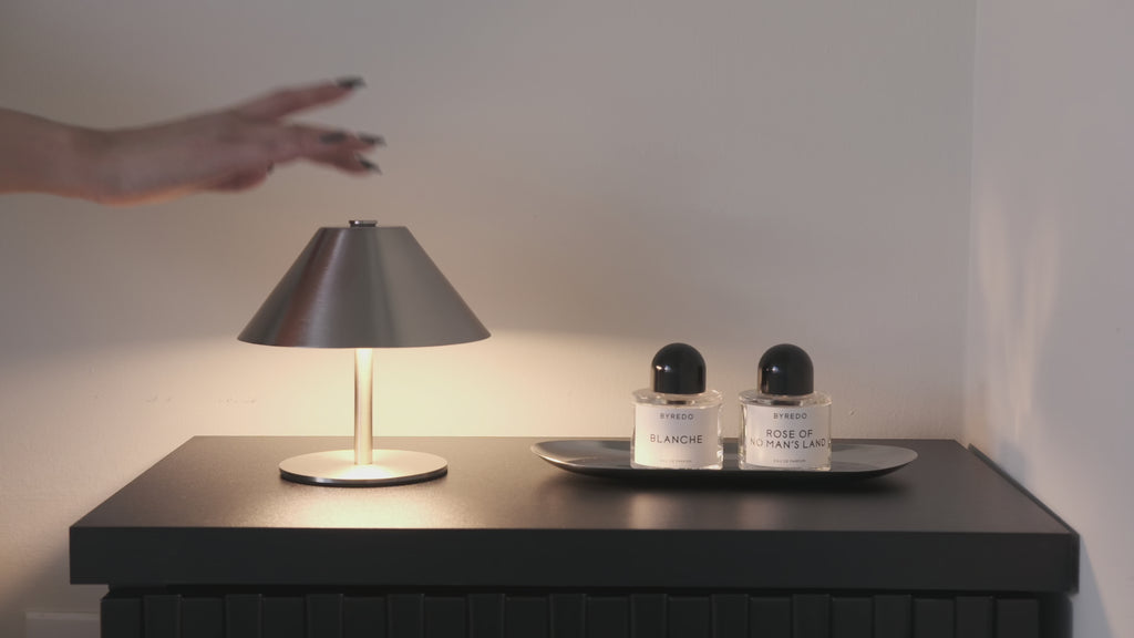 Linea 05 | Cone Table Lamp